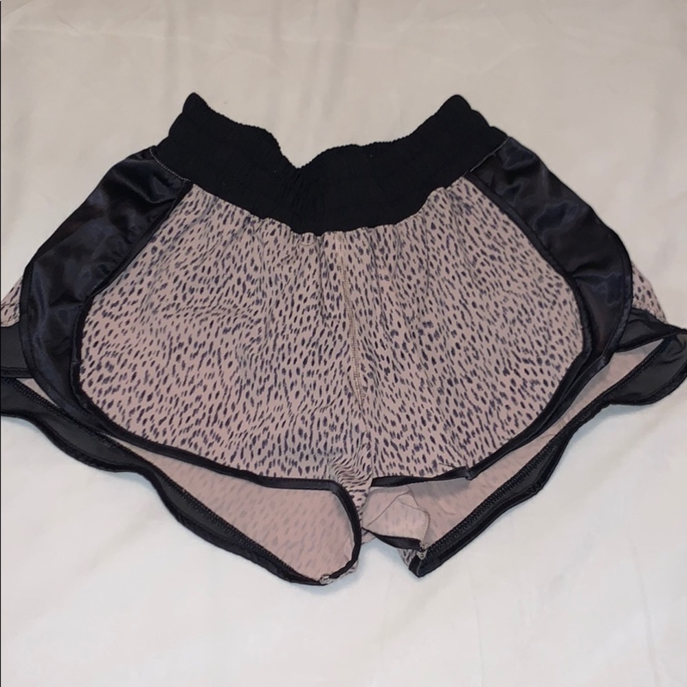 Lululemon shorts size 4